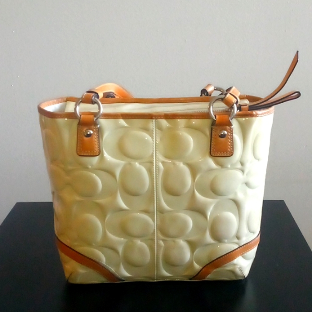 Coach - Picture 2 of 6